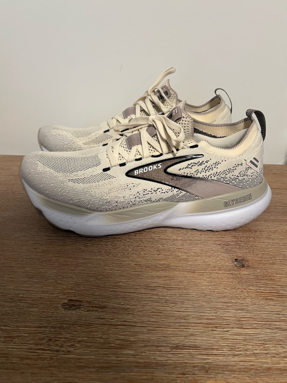 Brooks Cream and Beige Running Sneakers